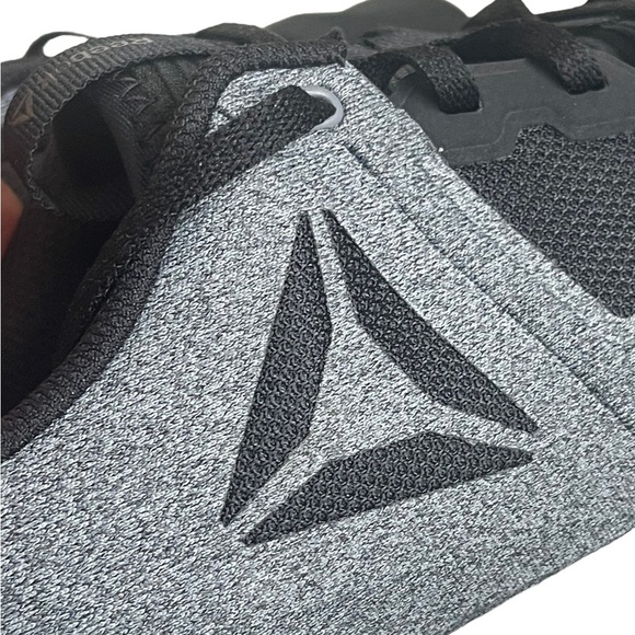 Reebok Mens Hydrorush TR
Black Gray Running Shoes
Sneakers - Size 8 - Picture 9 of 13